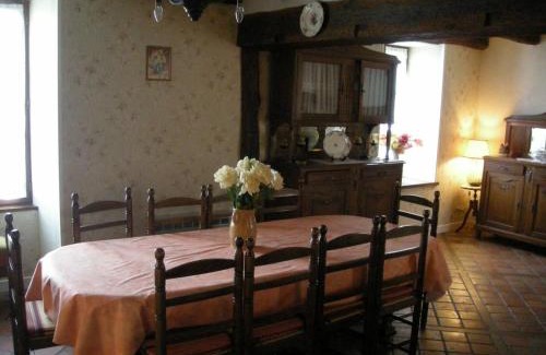 Gehee House | Maison Authentique en Berry avec Jeux, Jardin, à 30 min du Zoo de Beauval - FR-1-591-119