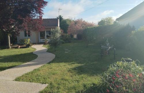 Ferrieres House | Maison avec grand jardin arboré