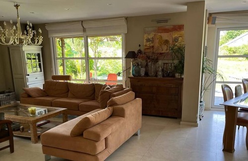 Couvin House | Maison Avec Grand Jardin et Jacuzzi, Proche de la Forêt