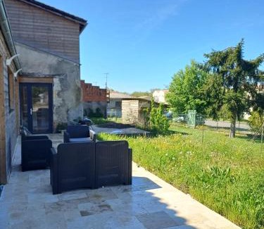 Foulayronnes Apartment | maison avec jardin 4 pers, 2 lits, billard, wifi, clim