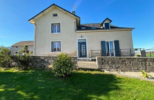 Asson House | Maison avec piscine, boulodrome dans les Pyrénées