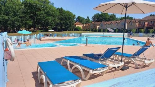 Monflanquin House | Maison avec piscine chauffée en résidence, 4 ou 5 pers, RDC, lac et nature