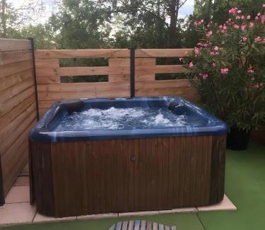 Revel House | Maison avec piscine et jacuzzi