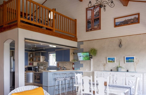 Trentels House | Maison Avec vue Panoramique sur la Vallée du lot , Piscine et spa