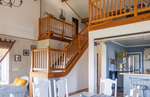Trentels House | Maison Avec vue Panoramique sur la Vallée du lot , Piscine et spa