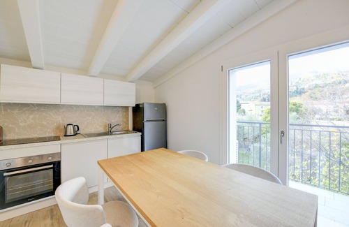 Toscolano Maderno Apartment | Maison Bellini 3 with pool and near to the lake