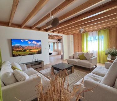 La Plaine des Cafres House | Maison Blanche du Volcan - Avec piscine intérieure chauffée