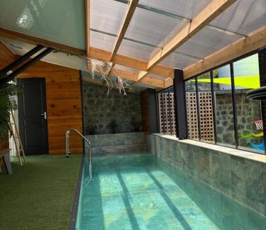 La Plaine des Cafres House | Maison Blanche du Volcan - Avec piscine intérieure chauffée