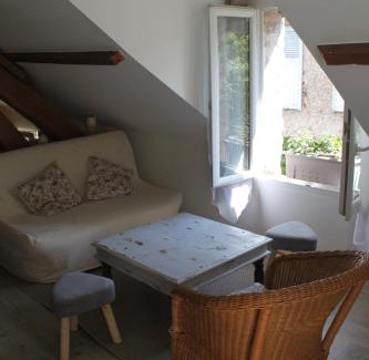 Beynes Bed & Breakfast | Maison bleue
