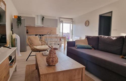 Saint-Seurin-sur-l'Isle House | Maison Bohême" entre Collègues ou Famille - Piscine Jacuzzi jusqu'à fin septembre