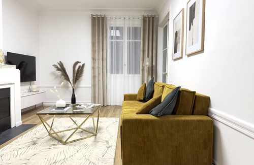 17th Arrondissement Apartment | Maison Bourgeoise 1BR/3P - Champs Elysées - Arc de Triomphe