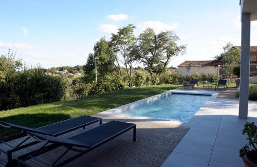 Saint-Genis-les-Ollieres Bed & Breakfast | Maison Canopée