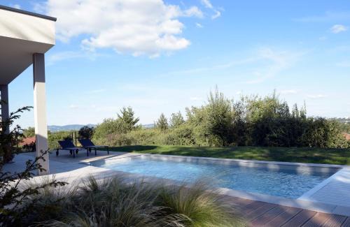 Saint-Genis-les-Ollieres Bed & Breakfast | Maison Canopée