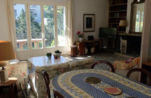 Carnoux-en-Provence Villa | Maison calme avec piscine près de Cassis