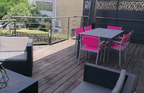 Castres House | Maison Calme et Tranquille Avec Terrasse, Jacuzzi et Climatisation aux Chambres