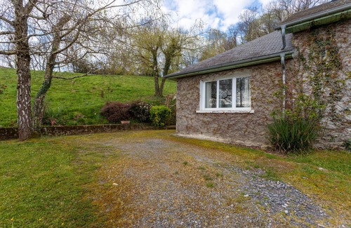 Lagarde Cottage | Maison Camille - Cozy Cottage 10 min from Lourdes, Terrace, Fireplace, Private Parking