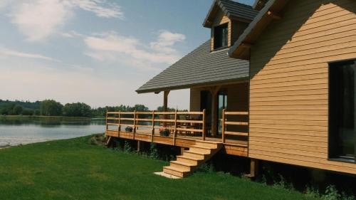 Gamaches Villa | Maison Canadienne au bord du lac