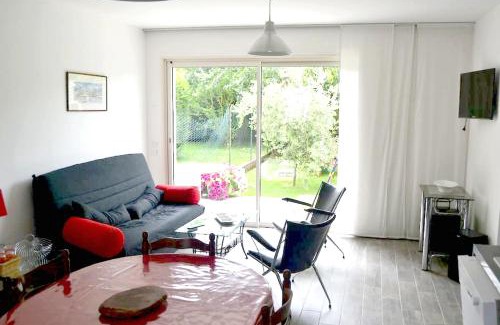 Saint-Jouan-des-Guerets House | Maison charmante à Saint-Jouan-des-Guérets avec jardin clôturé