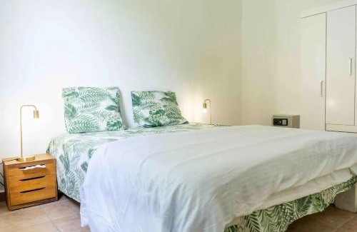 Point d'Or House | Maison chaleureuse aux Abymes avec jacuzzi relaxant