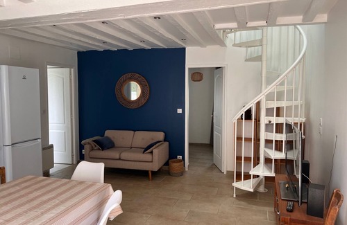 Lonrai House | Maison Chaleureuse et Fleurie