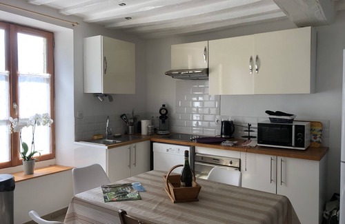 Lonrai House | Maison Chaleureuse et Fleurie
