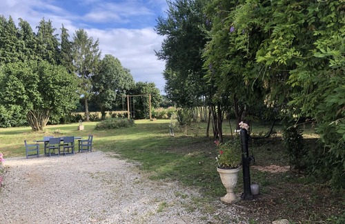Lonrai House | Maison Chaleureuse et Fleurie