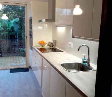 Sainte-Marie-la-Mer House | Maison charmante à Sainte-Marie avec grand jardin