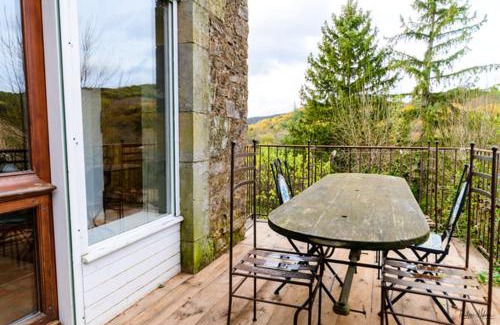Faugeres House | Maison charmante à Faugères avec vue sur la montagne