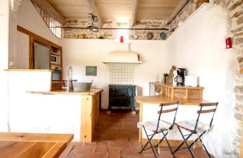 Faugeres House | Maison charmante à Faugères avec vue sur la montagne