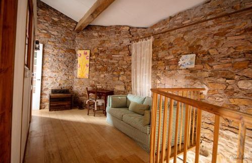 Faugeres House | Maison charmante à Faugères avec vue sur la montagne