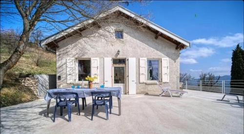 Plan-de-Baix House | Maison charmante à Plan-de-Baix avec vue montagne.