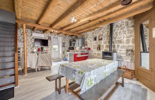 Valprivas House | Maison charmante à Valprivas avec jardin privé.