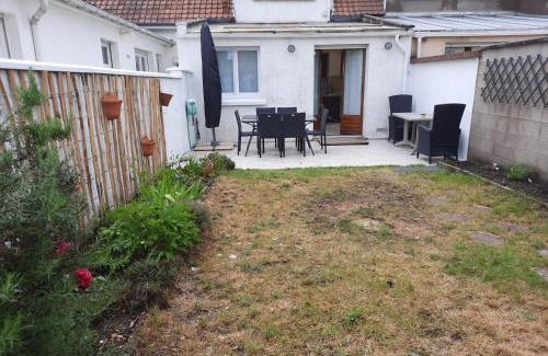 Petit-Fort-Philippe House | Maison Chez Lili à 200 m de la plage ,jardin privé et clos