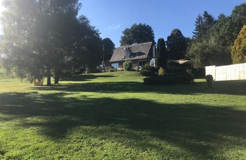 Saint-Pardoux-le-Vieux House | Maison conviviale 8 personne avec piscine intérieure, à la campagne