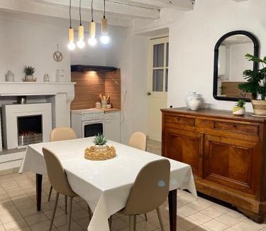 La Trimouille House | Maison cosy avec cour privée - Calme et nature, La Trimouille