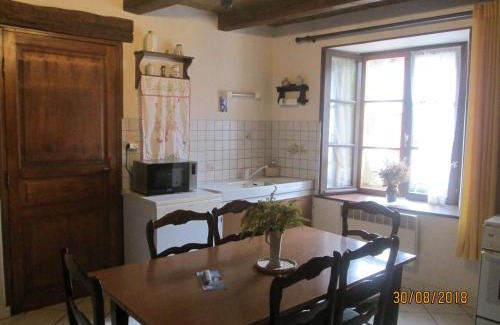 Breheville House | Maison cosy avec terrasse, 3 chambres, wifi, animaux acceptés, idéal pour familles en Meuse - FR-1-585-2
