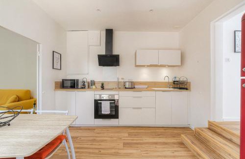 Vancia - Crepieux Apartment | Maison cosy avec terrasse à 15 minutes de Lyon et WIFI