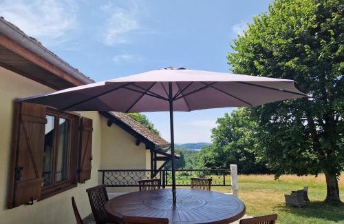Liginiac Apartment | Maison cosy et nature avec vue sur le lac de Neuvic