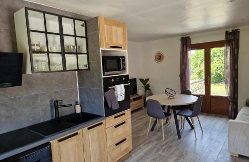 Liginiac Apartment | Maison cosy et nature avec vue sur le lac de Neuvic