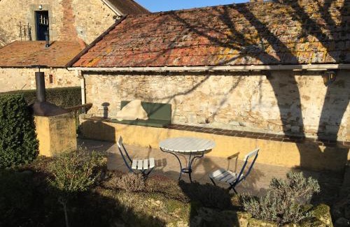 Saint-Priest-en-Murat Apartment | Maison d'amis