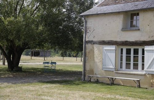Ambillou House | Maison d'Annie - Country house, meadow view, sleeps 4