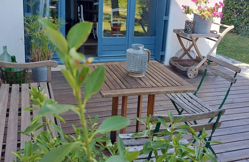 Rives House | Maison D'artiste : Votre Oasis de Calme, Cosy, Verdure et Terrasse Privative