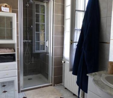 Magny-les-Hameaux Bed & Breakfast | Maison d'hôtes La Source