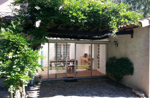 Mortagne-sur-Sevre Bed & Breakfast | Maison d'hôtes Les Beaux Chenes