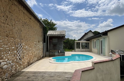 Morancez House | Maison d'hôte 5km from Chartres city center, riverside, heated pool