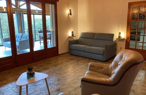 Boyeux-Saint-Jerome House | Maison Dans un Village Viticole