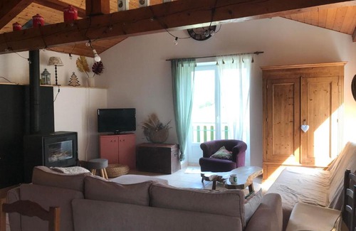 Chazelles-sur-Lavieu Apartment | Maison de campagne calme et sérénité