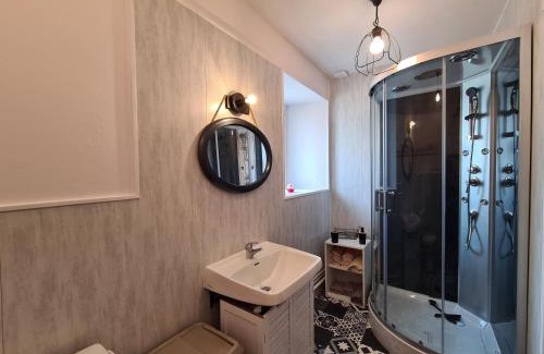 Verneuil-sur-Igneraie House | Maison de campagne en Berry, proche de La Châtre et George Sand, cour, jardin privé, tout inclus - FR-1-591-368