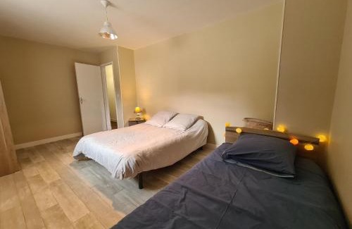Verneuil-sur-Igneraie House | Maison de campagne en Berry, proche de La Châtre et George Sand, cour, jardin privé, tout inclus - FR-1-591-368