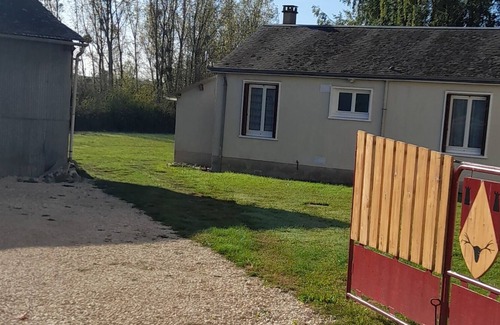 Bouges-le-Chateau House | Maison de Campagne au Calme Avec son Magnifique Château